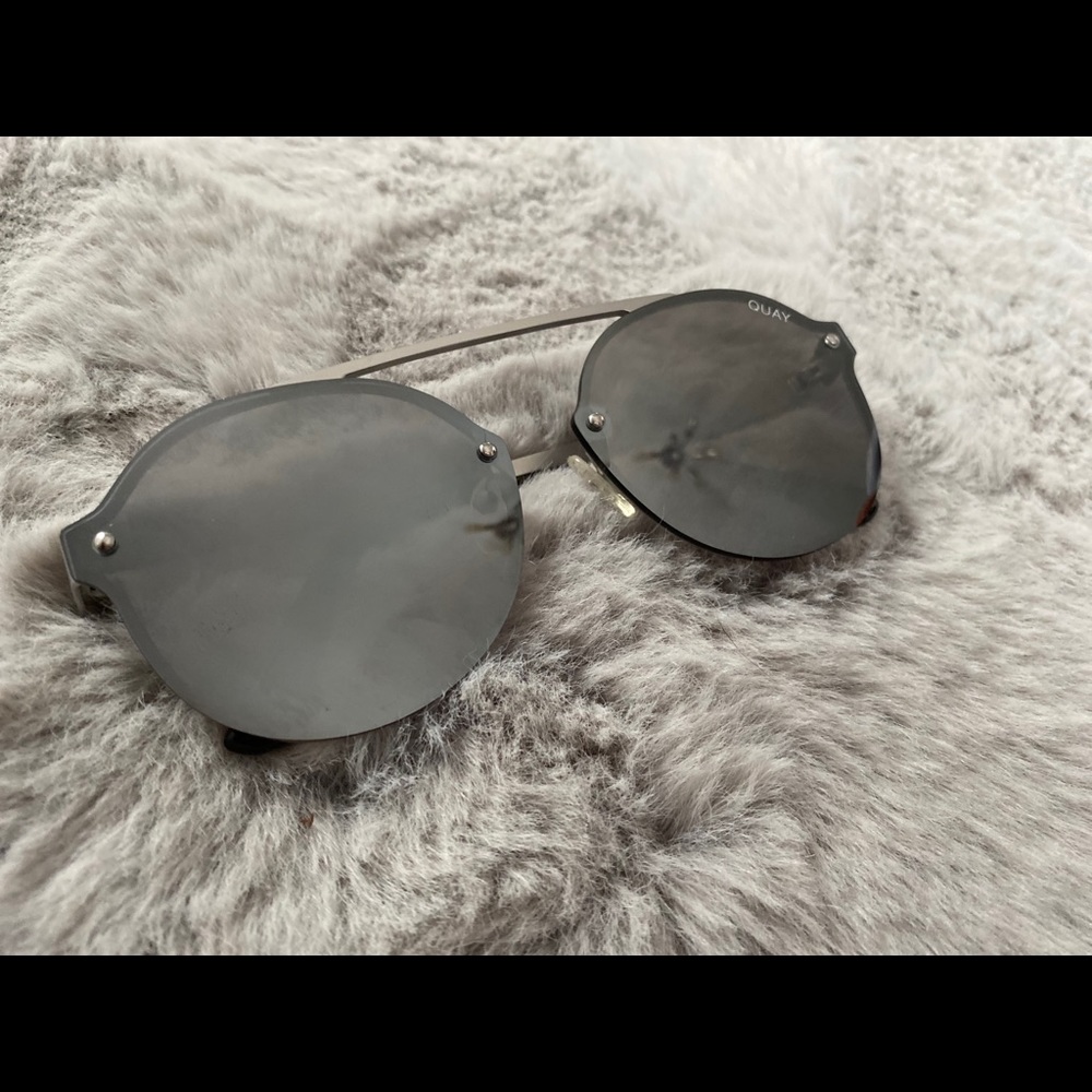 Quay mirrored sunglasses!
